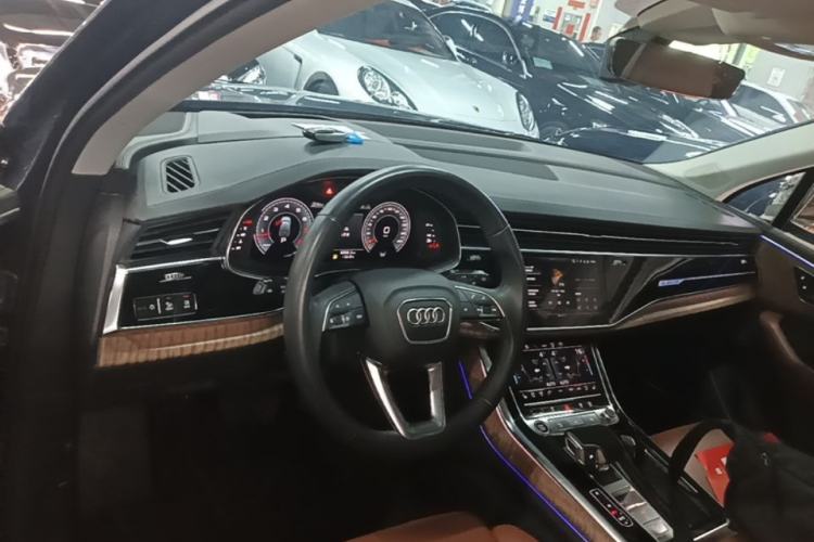 Used Audi Q7 2021 55 TFSI quattro S line Prestige Edition Center Console