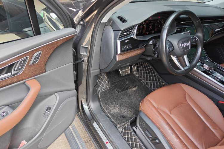 Used Audi Q7 2021 45 TFSI quattro S line Sport model Driver Seat