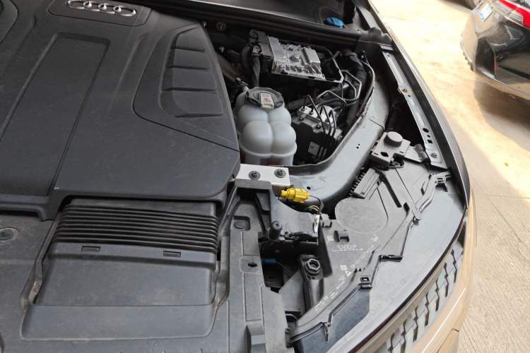Used Audi Q7 2021 45 TFSI quattro S line Sport model Engine Bay Left