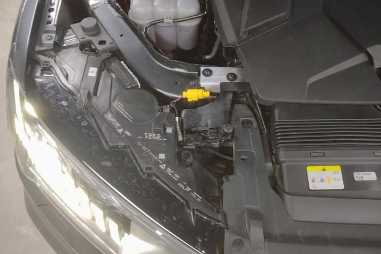Used Audi Q7 2021 55 TFSI quattro S line Prestige Edition Engine Bay Right
