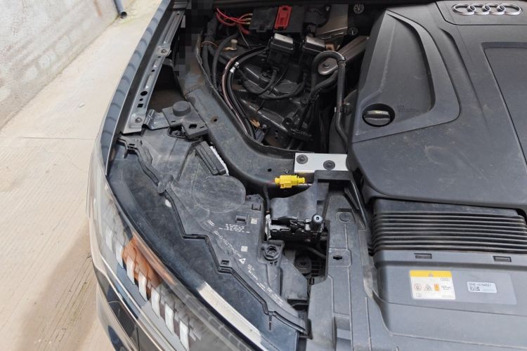 Used Audi Q7 2021 45 TFSI quattro S line Sport model Engine Bay Right