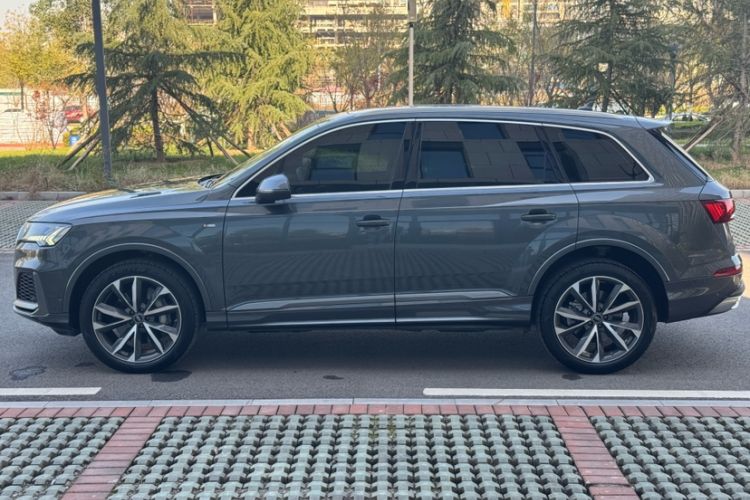 Used Audi Q7 2021 55 TFSI quattro S line Sport model Exterior 3