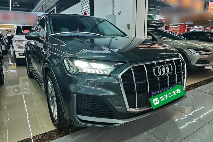 Used Audi Q7 2021 55 TFSI quattro S line Sport model Front Right 45 Deg