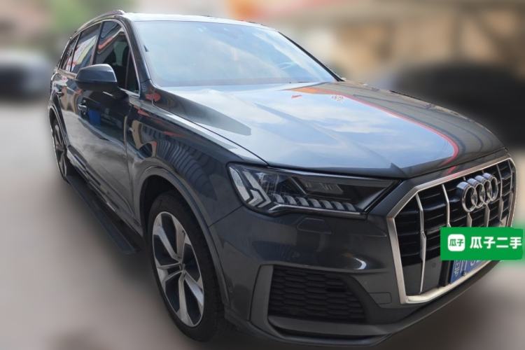 Used Audi Q7 2021 45 TFSI quattro S line Sport model Front Right 45 Deg