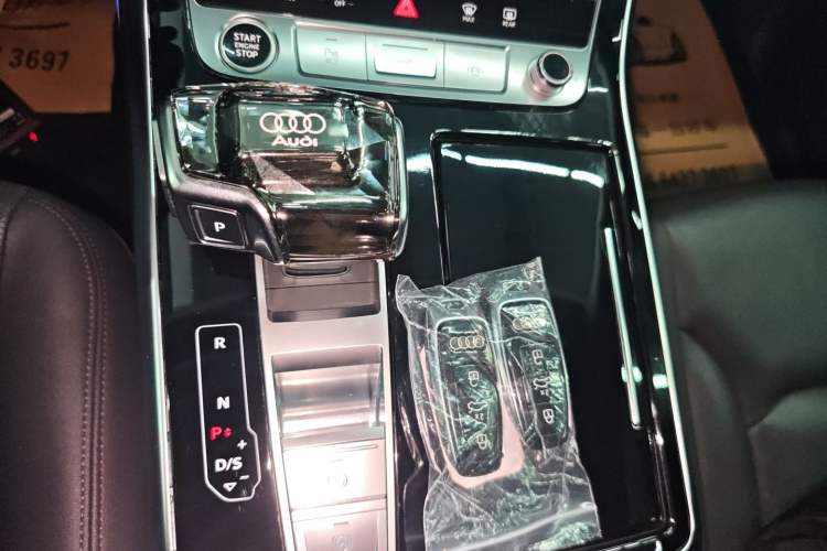 Used Audi Q7 2021 55 TFSI quattro S line Sport model Gear Lever