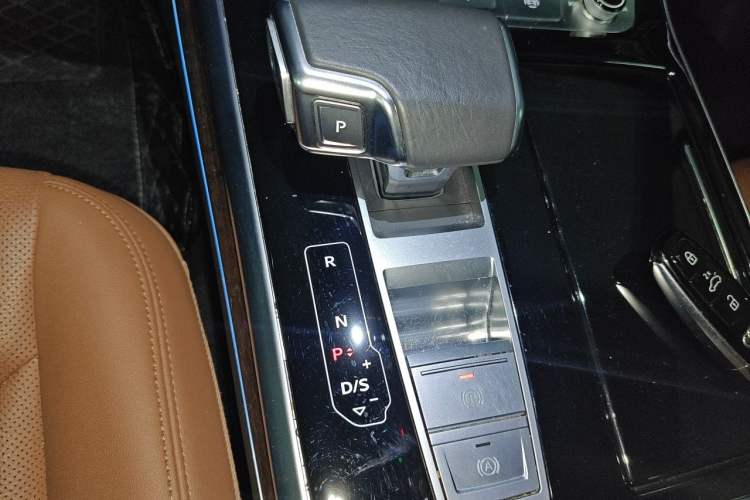 Used Audi Q7 2021 55 TFSI quattro S line Sport model Gear Lever
