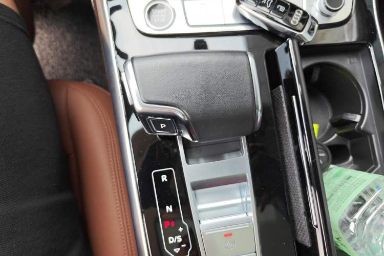 Used Audi Q7 2021 45 TFSI quattro S line Sport model Gear Lever