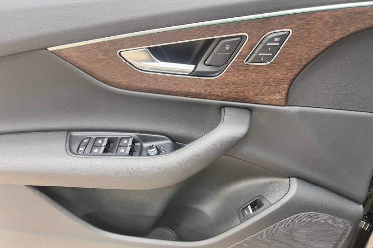 Used Audi Q7 2021 55 TFSI quattro S line Sport model Interior 3