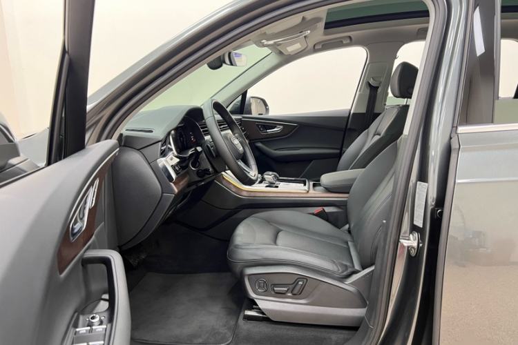 Used Audi Q7 2021 55 TFSI quattro S line Sport model Interior 4