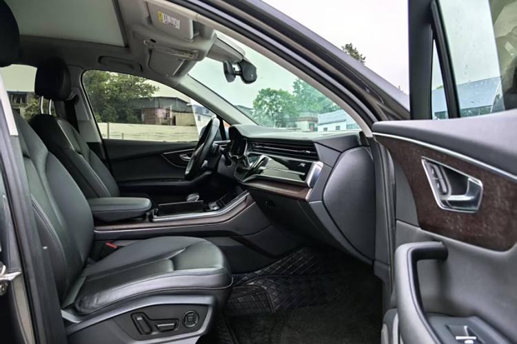 Used Audi Q7 2021 55 TFSI quattro S line Sport model Interior 4