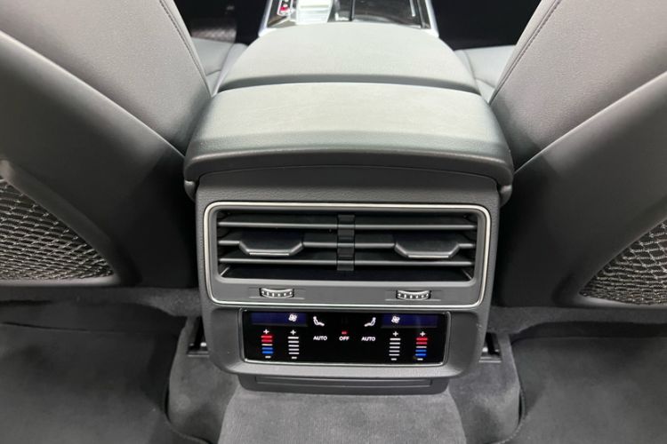 Used Audi Q7 2021 55 TFSI quattro S line Sport model Interior 5