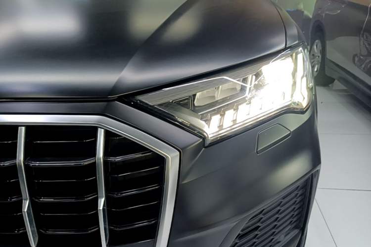 Used Audi Q7 2021 45 TFSI quattro S line Sport model Left Front Headlight