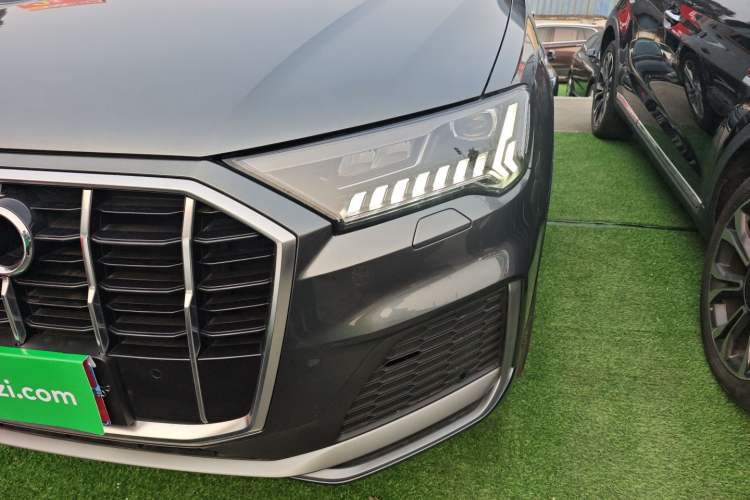 Used Audi Q7 2021 45 TFSI quattro S line Sport model Left Front Headlight
