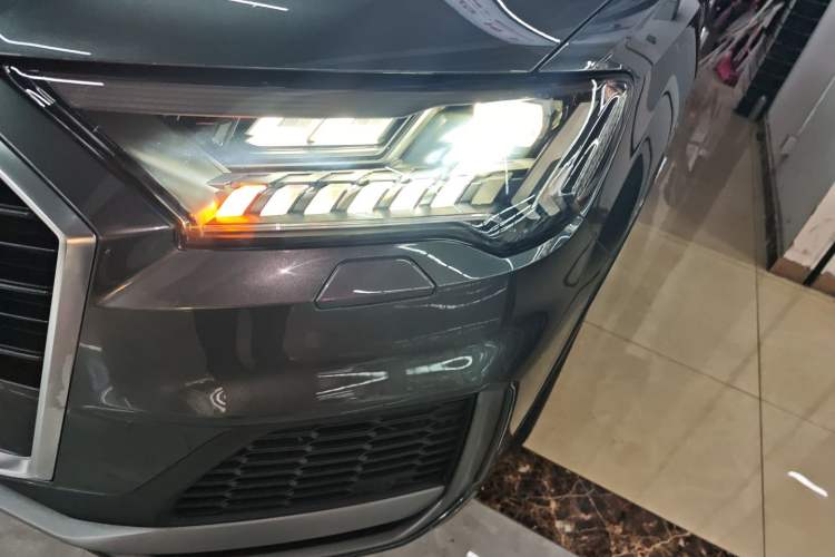 Used Audi Q7 2021 55 TFSI quattro S line Sport model Left Front Headlight