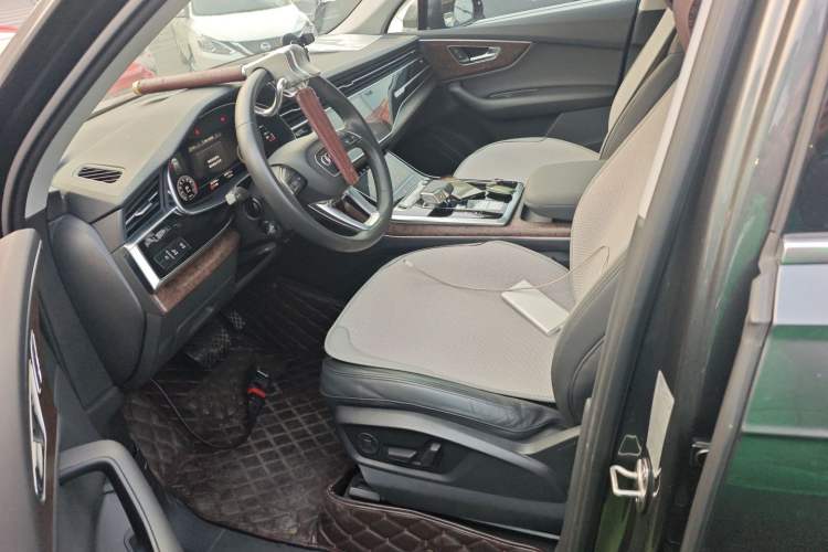 Used Audi Q7 2021 45 TFSI quattro S line Sport model Left Front Seat