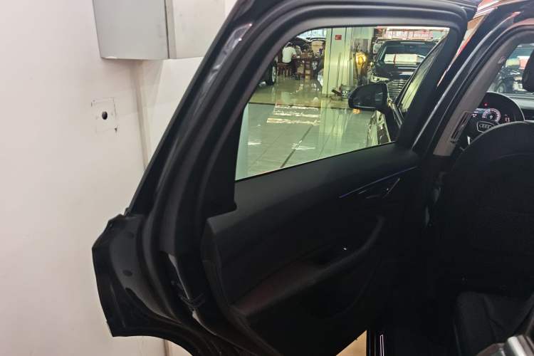 Used Audi Q7 2021 55 TFSI quattro S line Sport model Left Rear Door Interior