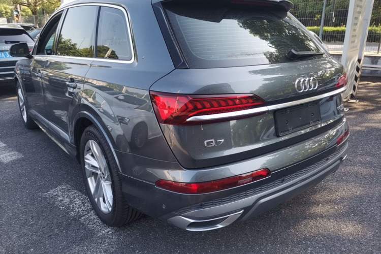 Used Audi Q7 2021 45 TFSI quattro S line Sport model Rear Left 45 Deg
