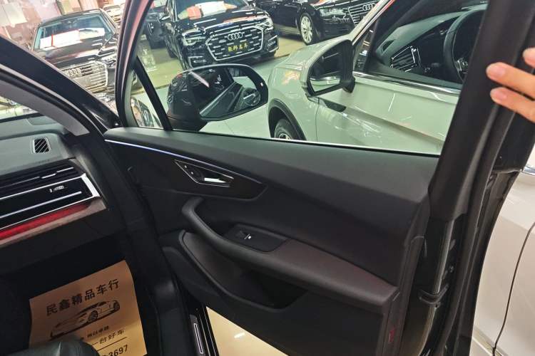 Used Audi Q7 2021 55 TFSI quattro S line Sport model Right Front Door Interior