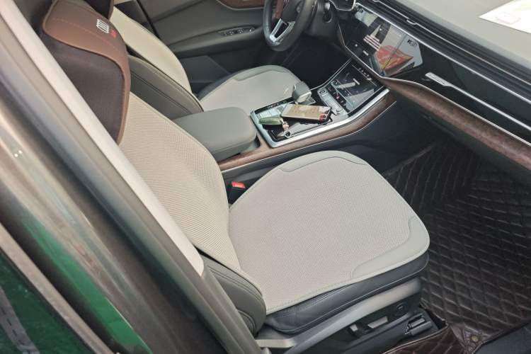Used Audi Q7 2021 45 TFSI quattro S line Sport model Right Front Seat