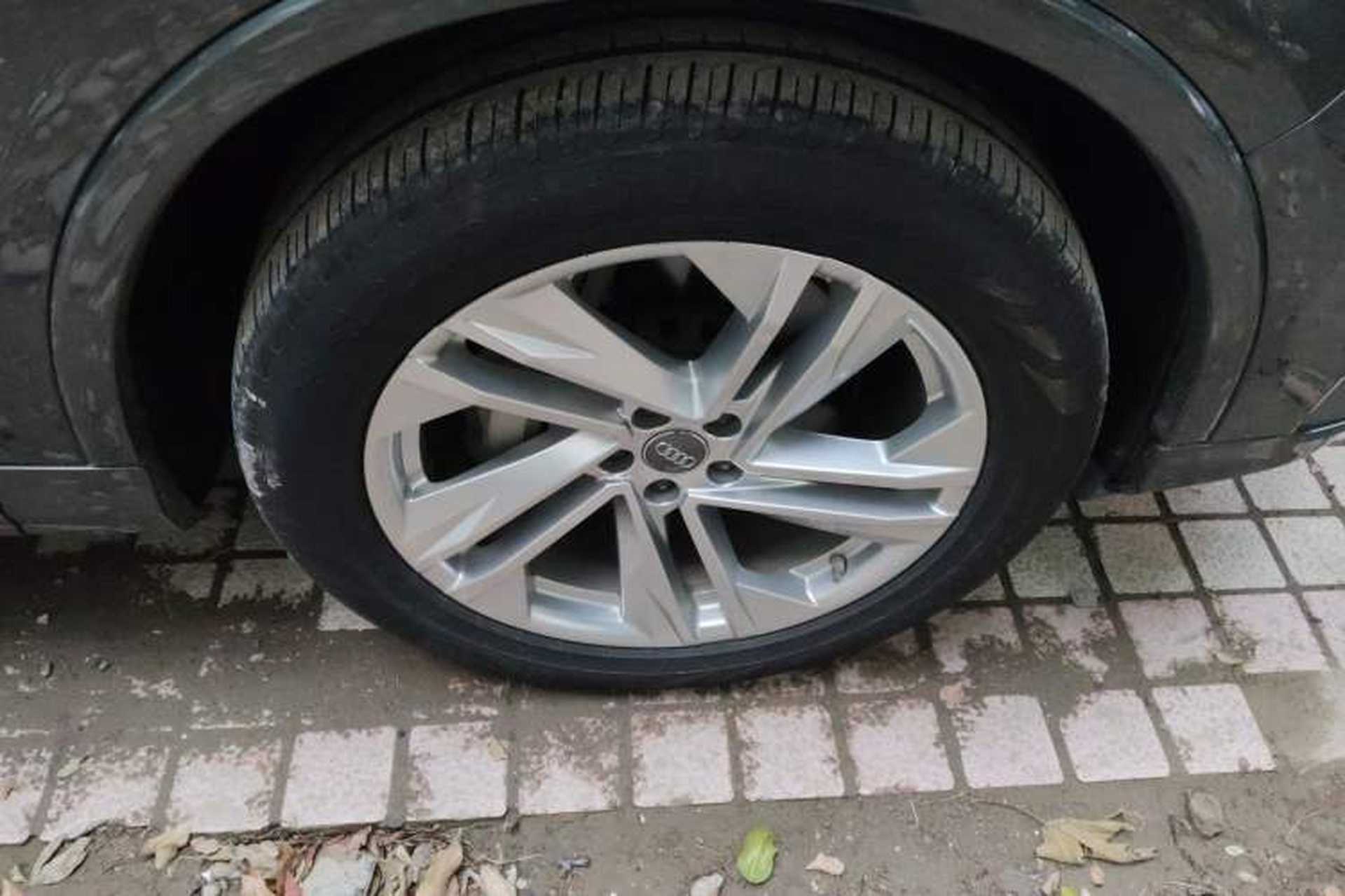 Used Audi Q7 2021 45 TFSI quattro S line Sport model Right Front Wheel Hub