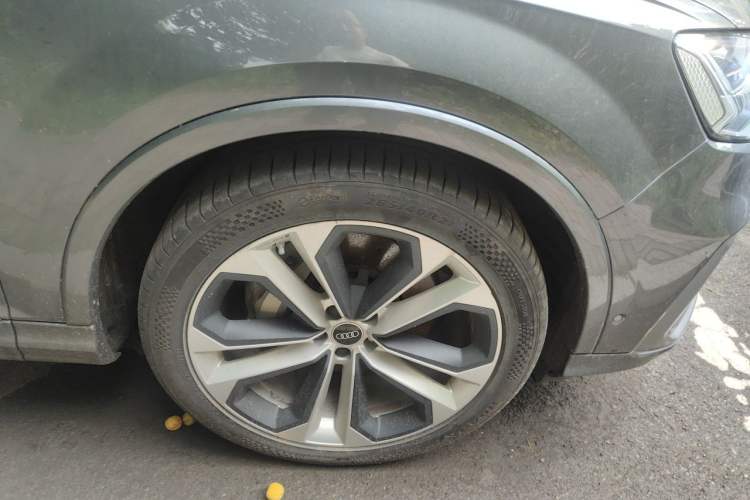 Used Audi Q7 2021 55 TFSI quattro S line Prestige Edition Right Front Wheel Hub