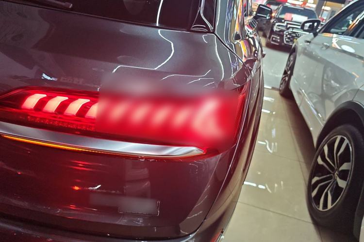 Used Audi Q7 2021 55 TFSI quattro S line Sport model Right Rear Taillight