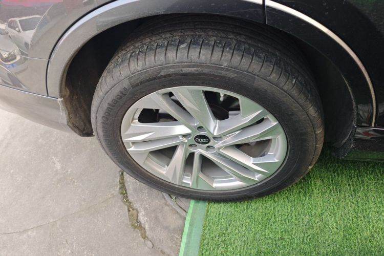 Used Audi Q7 2021 45 TFSI quattro S line Sport model Right Rear Wheel Hub