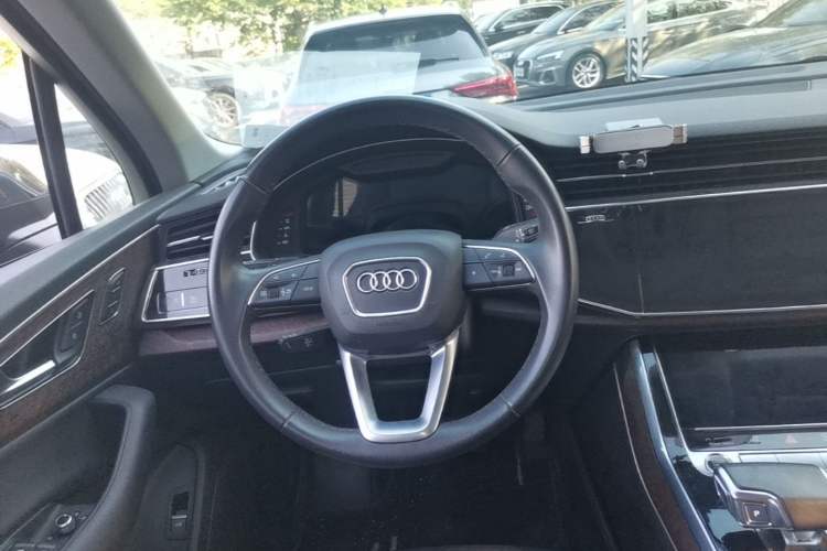Used Audi Q7 2021 45 TFSI quattro S line Sport model Steering Wheel