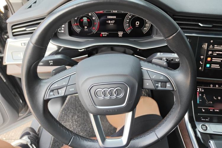 Used Audi Q7 2021 45 TFSI quattro S line Sport model Steering Wheel