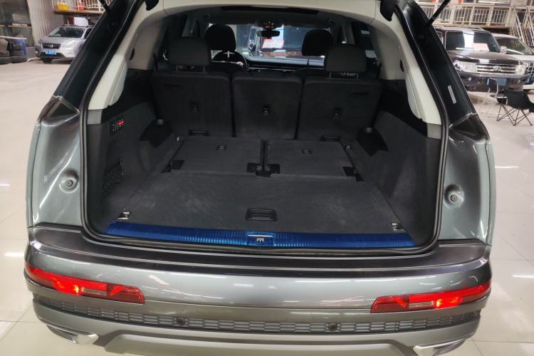 Used Audi Q7 2021 55 TFSI quattro S line Sport model Trunk