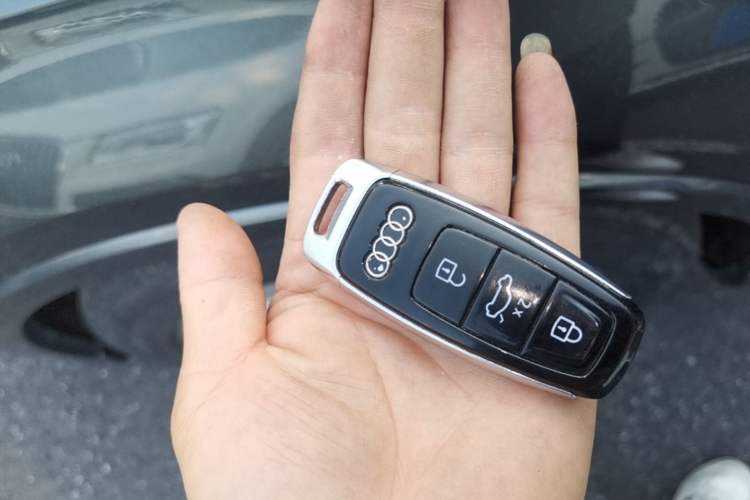 Used Audi Q7 2021 45 TFSI quattro S line Sport model Vehicle Key
