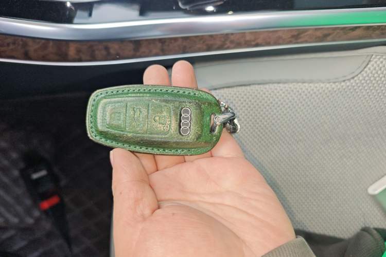 Used Audi Q7 2021 45 TFSI quattro S line Sport model Vehicle Key