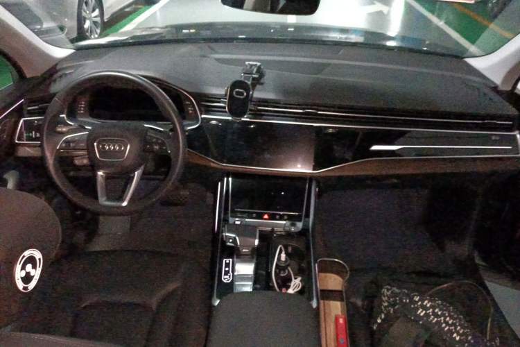Used Audi Q7 2021 45 TFSI quattro S line Sport model Center Console