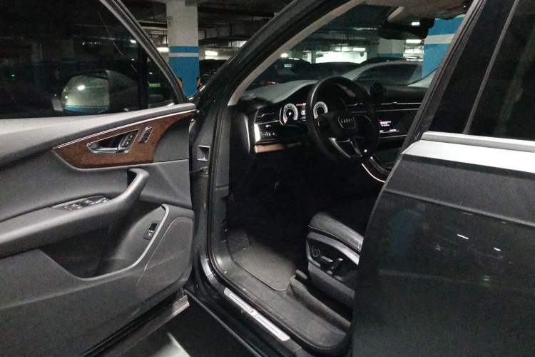 Used Audi Q7 2021 45 TFSI quattro S line Sport model Driver Seat