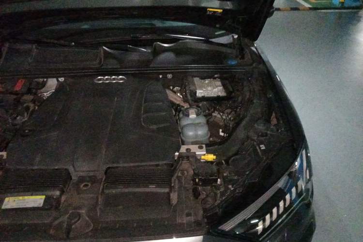 Used Audi Q7 2021 45 TFSI quattro S line Sport model Engine Bay Left