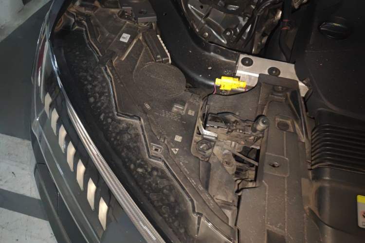 Used Audi Q7 2021 45 TFSI quattro S line Sport model Engine Bay Right