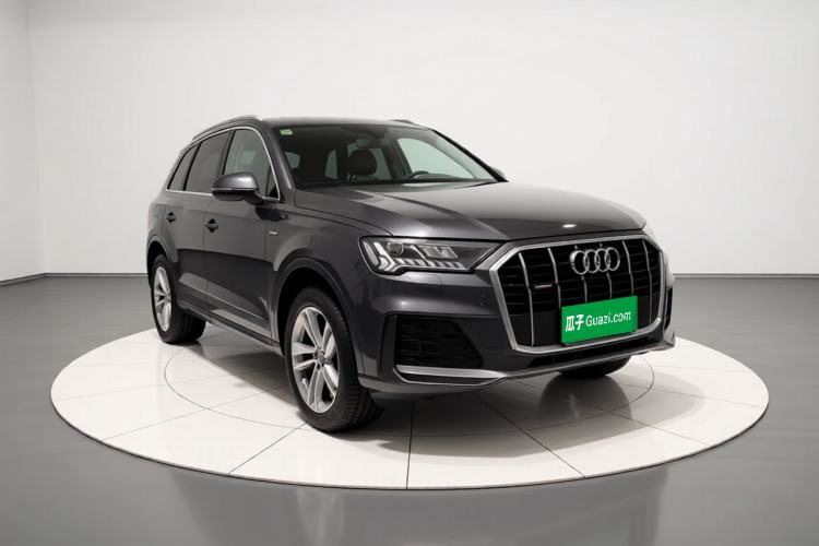 Used Audi Q7 2021 45 TFSI quattro S line Sport model Front Right 45 Deg