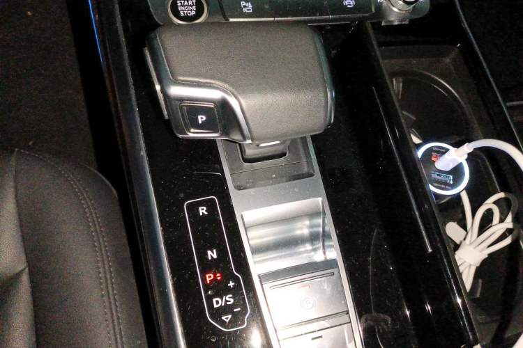 Used Audi Q7 2021 45 TFSI quattro S line Sport model Gear Lever