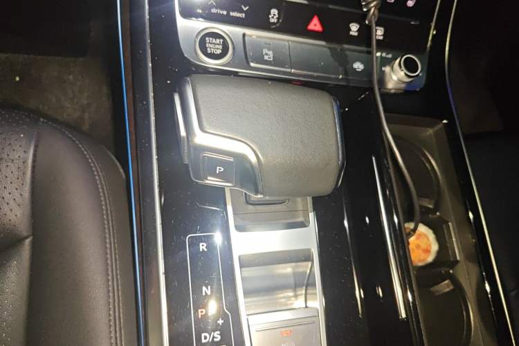 Used Audi Q7 2021 45 TFSI quattro S line Sport model Gear Lever