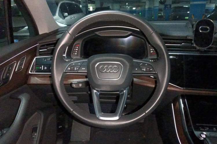 Used Audi Q7 2021 45 TFSI quattro S line Sport model Steering Wheel
