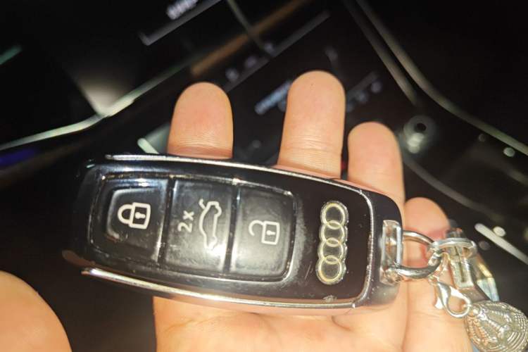 Used Audi Q7 2021 45 TFSI quattro S line Sport model Vehicle Key