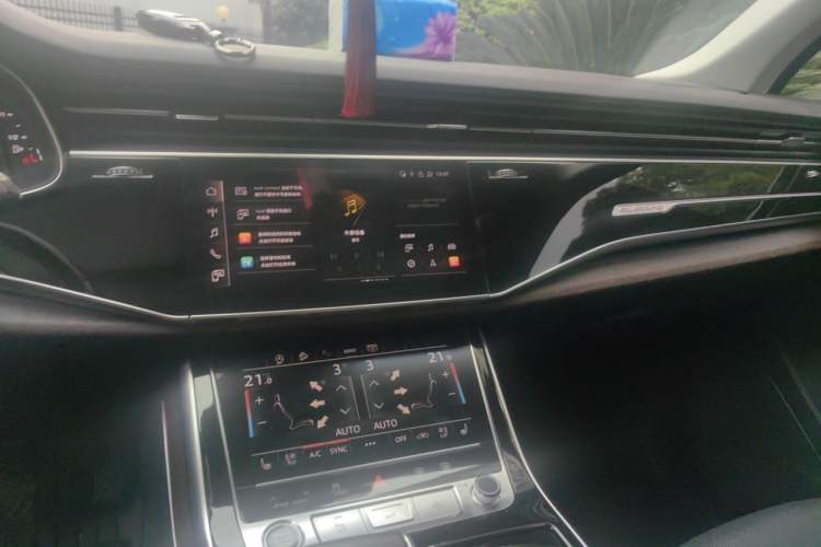 Used Audi Q7 2021 55 TFSI quattro S line Sport model Audio And AC Panel