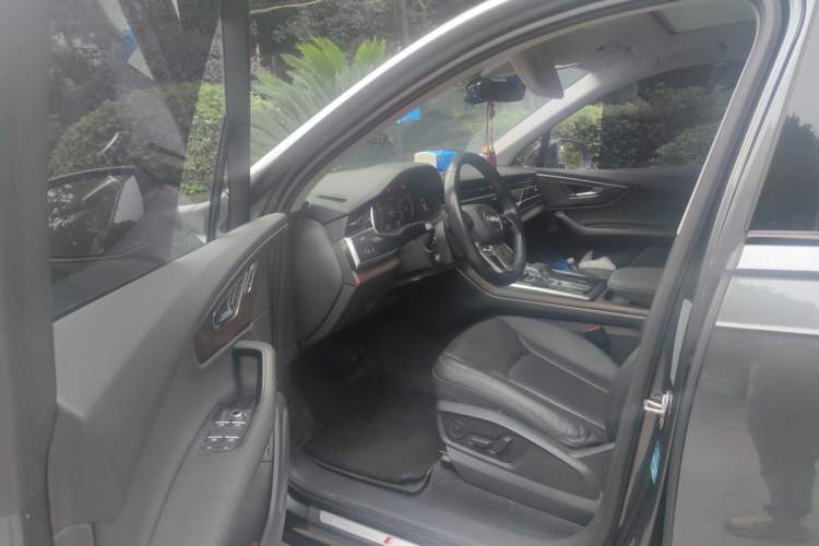 Used Audi Q7 2021 55 TFSI quattro S line Sport model Driver Seat