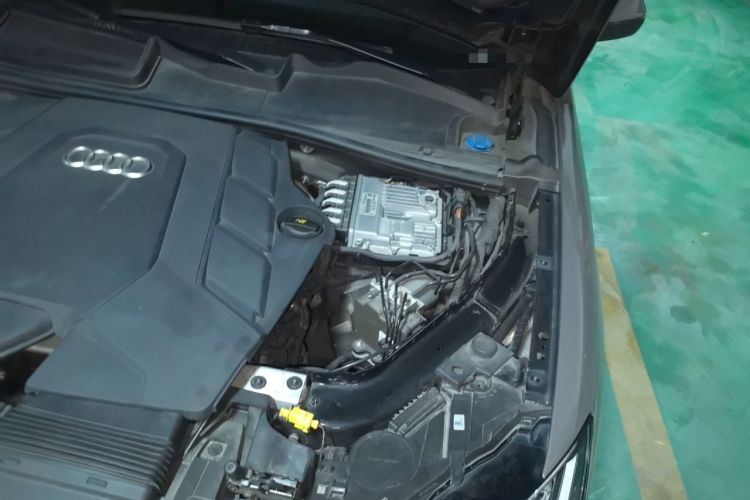 Used Audi Q7 2021 55 TFSI quattro S line Sport model Engine Bay Left