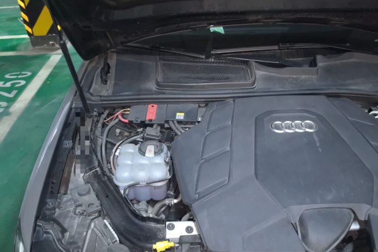 Used Audi Q7 2021 55 TFSI quattro S line Sport model Engine Bay Right