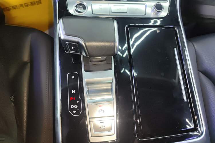 Used Audi Q7 2021 55 TFSI quattro S line Sport model Gear Lever
