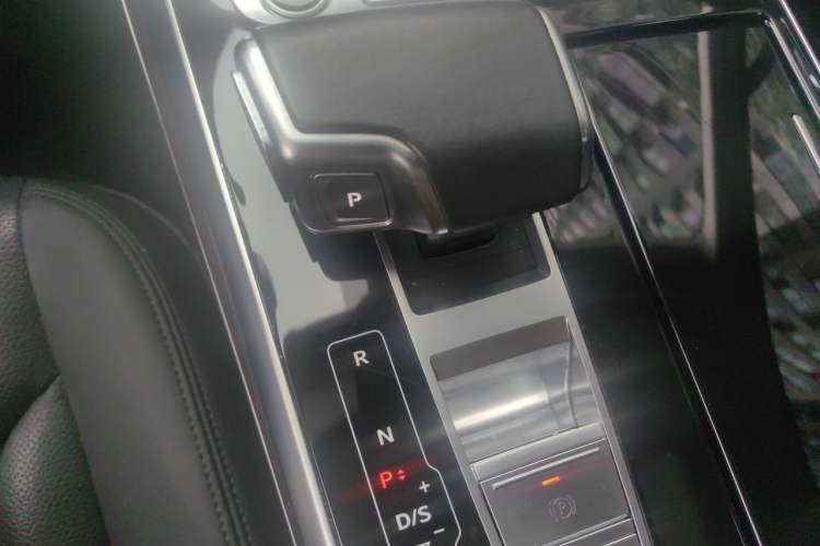 Used Audi Q7 2021 55 TFSI quattro S line Sport model Gear Lever