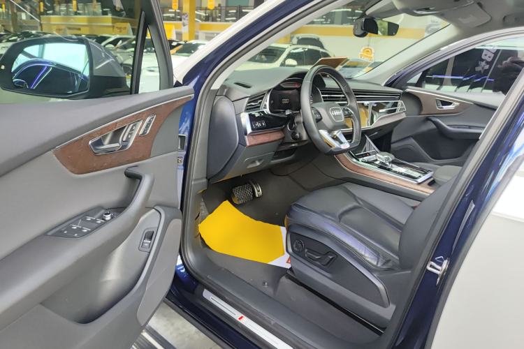 Used Audi Q7 2021 55 TFSI quattro S line Sport model Interior 3
