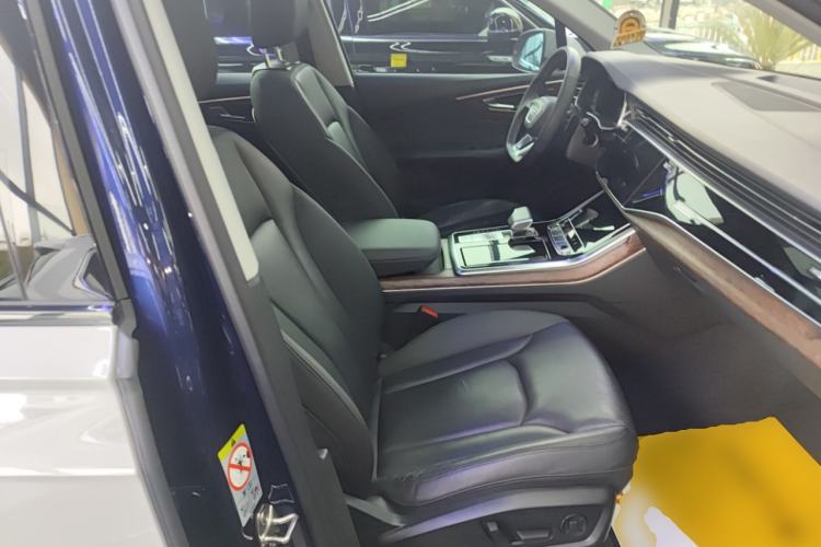 Used Audi Q7 2021 55 TFSI quattro S line Sport model Right Front Seat