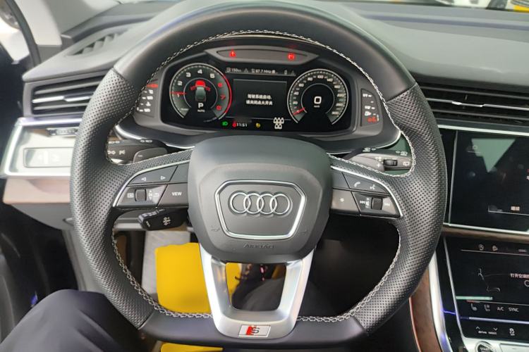 Used Audi Q7 2021 55 TFSI quattro S line Sport model Steering Wheel